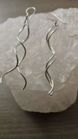jolies boucles d'oreilles fines en argent.