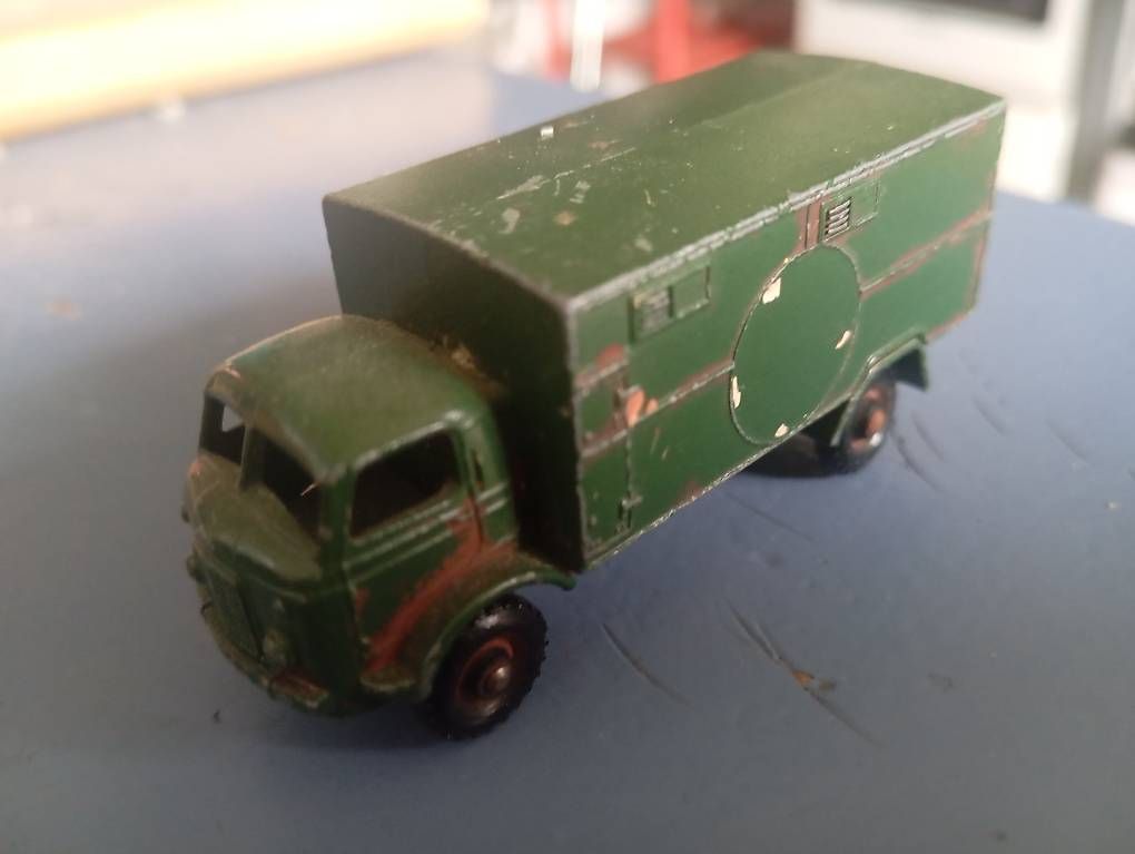 Lesney Modellini d'auto: Lesney service ambulance No. 63 – Usato da Basel venduto da Petergunn