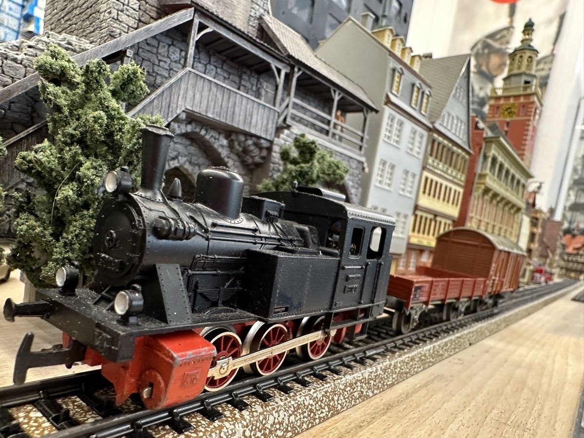 Märklin Modelleisenbahnen: Märklin 3029 Werkslok Güterzug – Gebraucht aus Lupsingen von New-Haven