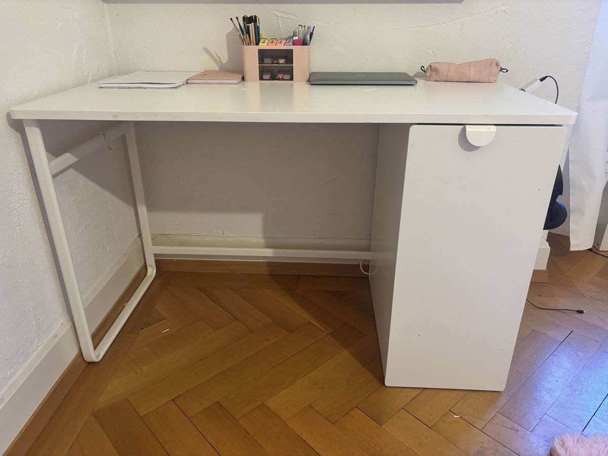 Scrivanie: Pult mit Bürostuhl Kinder – Usato da Zürich venduto da Saho86