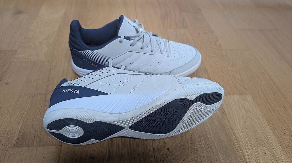 Decathlon Herrenschuhe: Chaussure de Futsal taille 40 – Gebraucht aus Renens VD von arochat