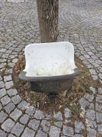 Waschbecken Emaille weiss mit Rostspuren gebraucht
