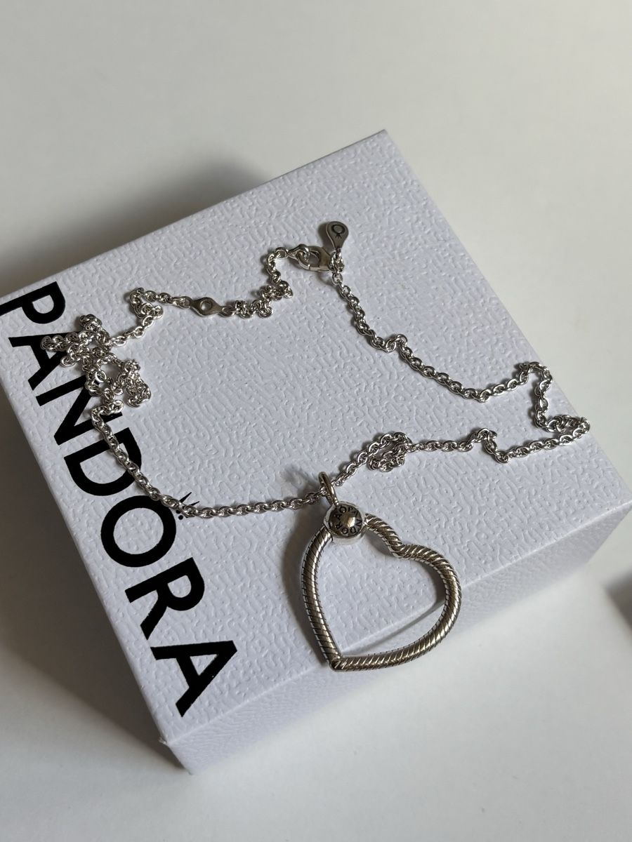 Pandora Colliers: Collier Pandora – Neuf avec emballage d'origine à La Chaux-de-Fonds par Titine. 1