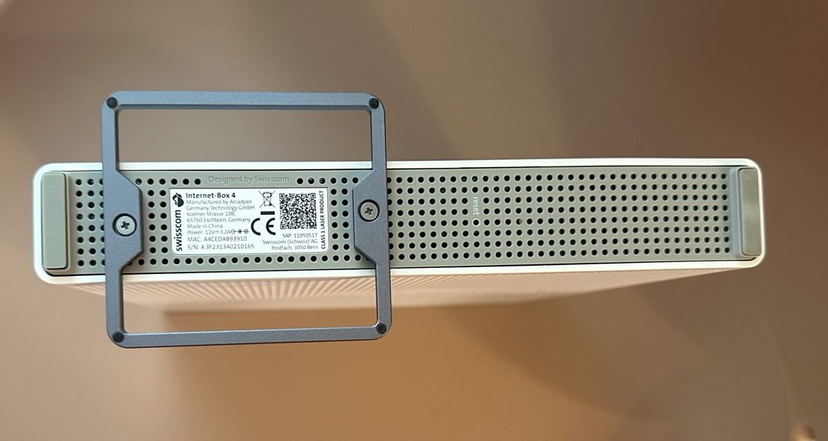 Swisscom Modems & Routeurs: Swisscom Internet Box 4, inkl. Kabel / Adapter – Neuf (Voir description) à Oberwil BL par orsay 3