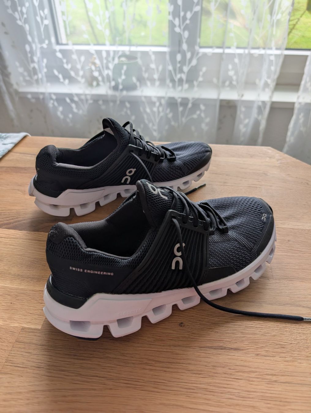 On Damenschuhe: On Schuhe – Gebraucht aus Ballwil von scharasad 2