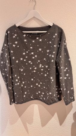 Juvia Pullover grau mit Sternen Grösse S gebraucht