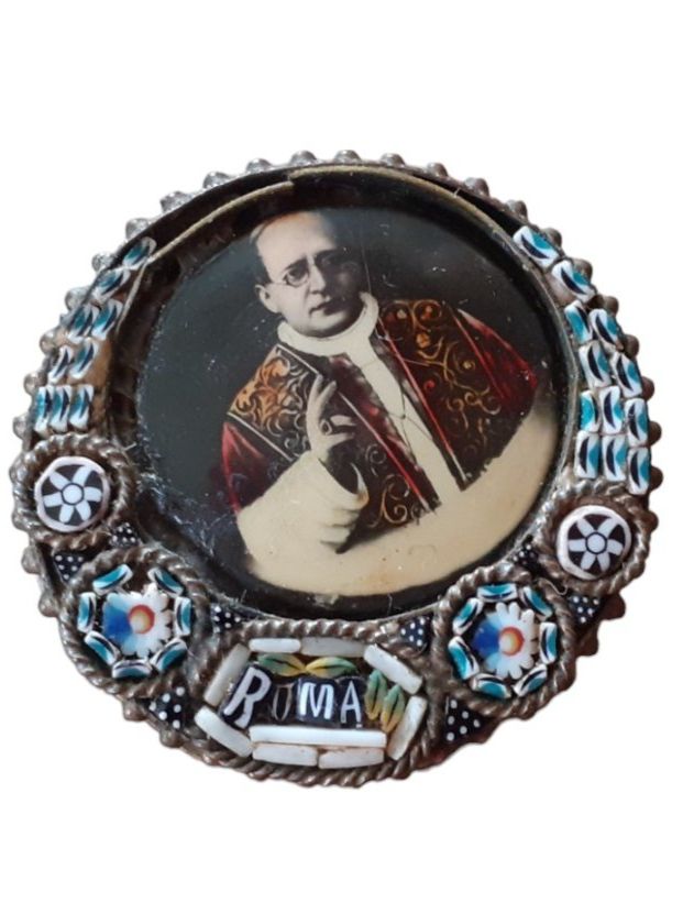 Spille & Fermagli: Mikromosaik antik Past Pius XI – Usato da Mörschwil venduto da antiksalon21 1
