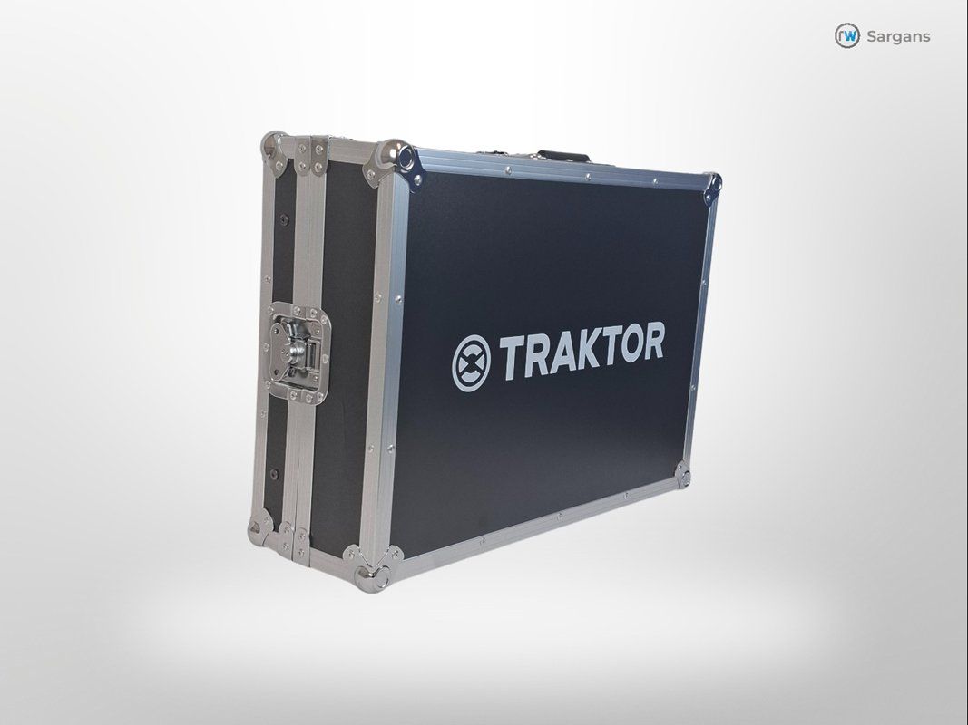 Valigie: TRAKTOR DJ Flightcase S4 ohne Controller – Nuovo (secondo la descrizione) da Sargans venduto da Restwert_Sargans 4