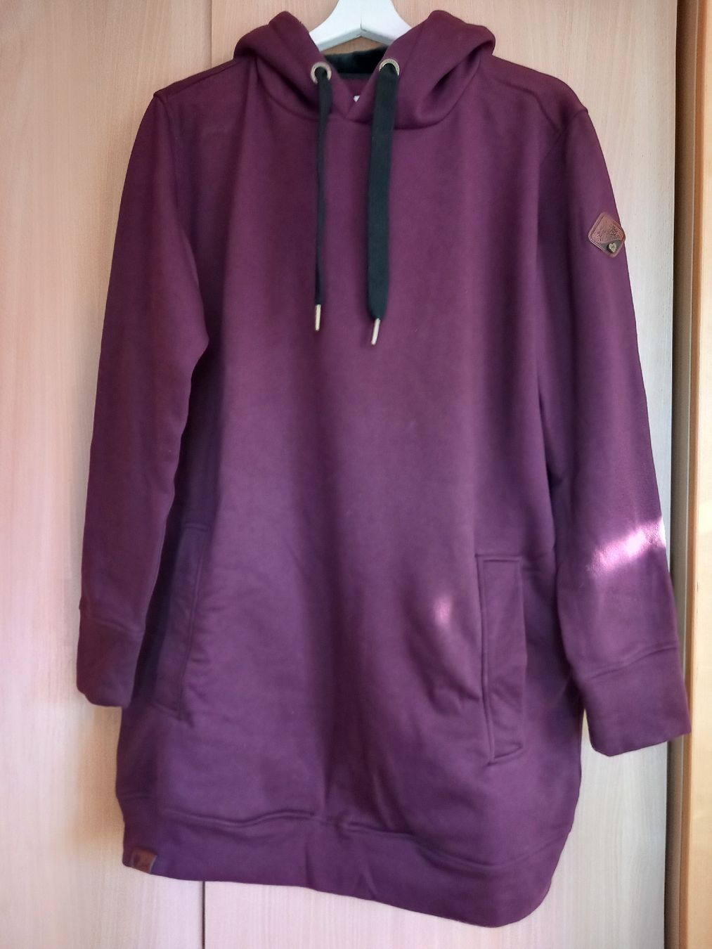 Maglioni & Felpe: Sweat à capuche violet / bordeaux Taille M – Usato da Faoug venduto da per_kp6r