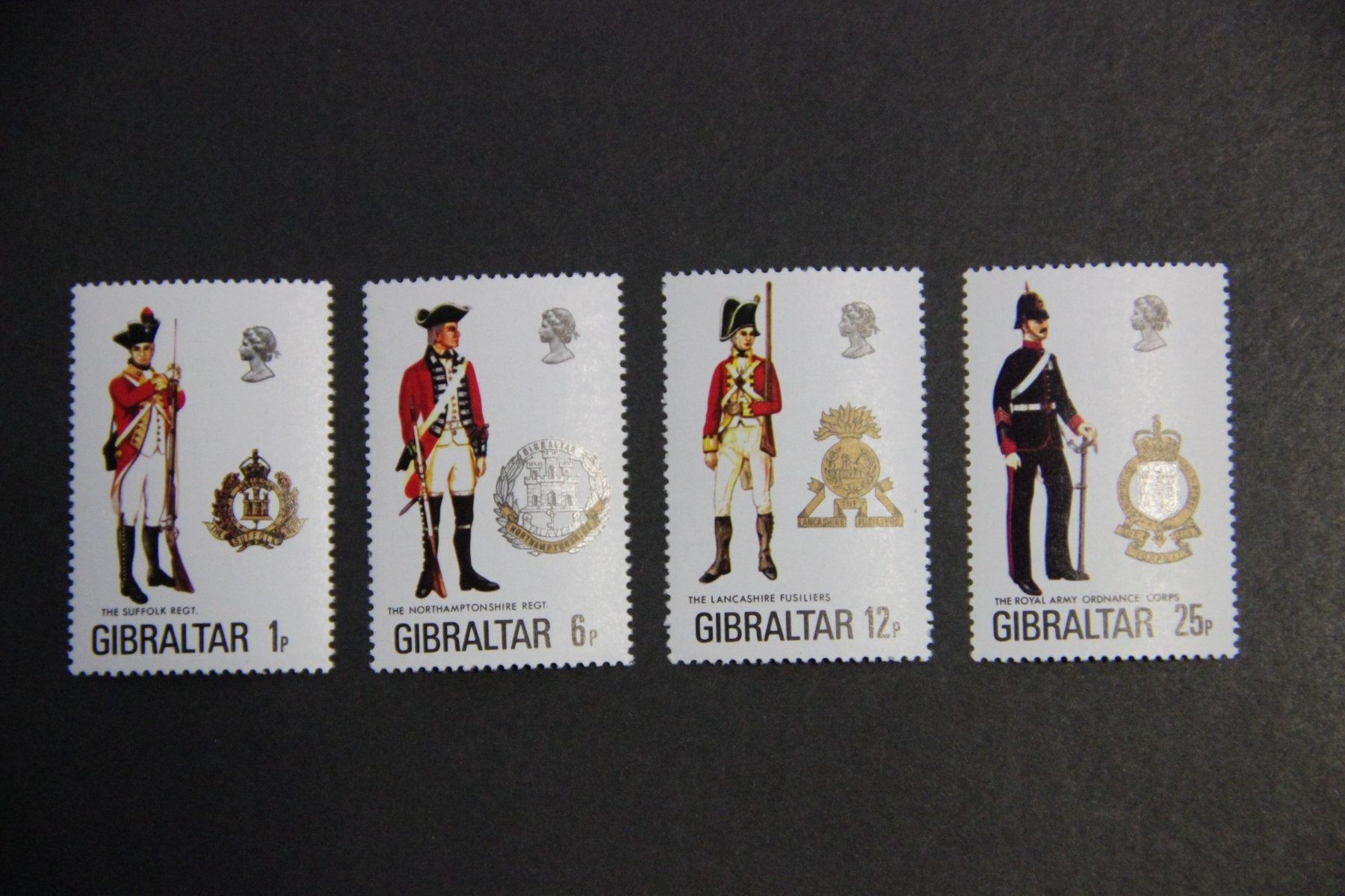 Tutti i francobolli: Gibraltar 1976 - Military Uniforms** – Nuovo (secondo la descrizione) da Jona venduto da Southafrica07