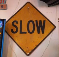 SLOW Verkehrsschild USA