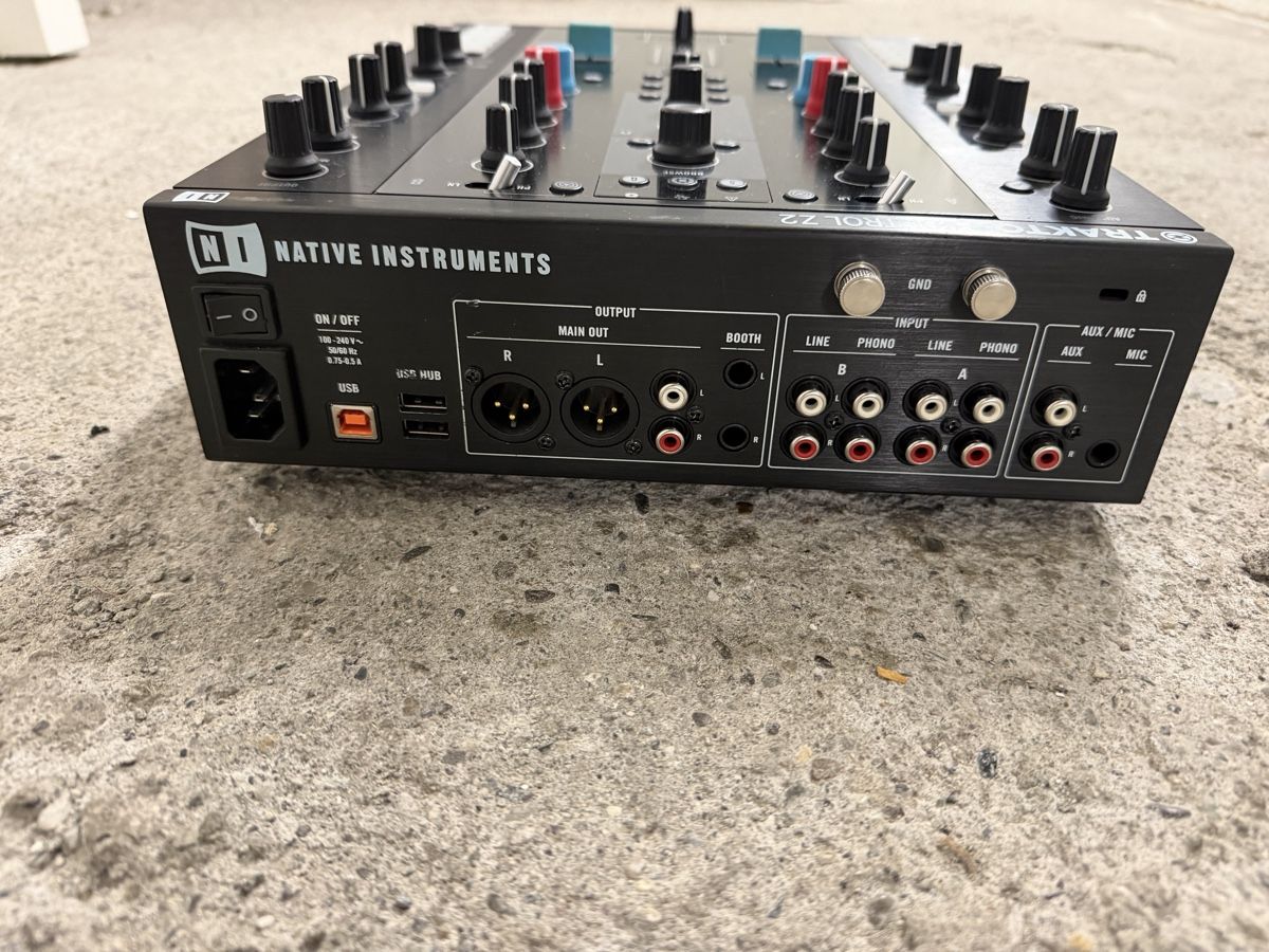 Native Instruments Console di mixaggio: Native Instruments Traktor Kontrol Z2 DJ Mixer – Usato da Zürich venduto da philipp_buehler 2