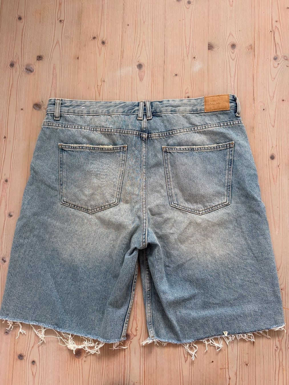 Pull&Bear Jeans: Short en jeans Pull&Bear (EUR 42) – Usato da Delémont venduto da noe_2dvd 1