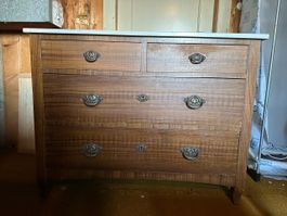 Antike Holzkommode mit Marmorplatte (Biedermeier-Stil)