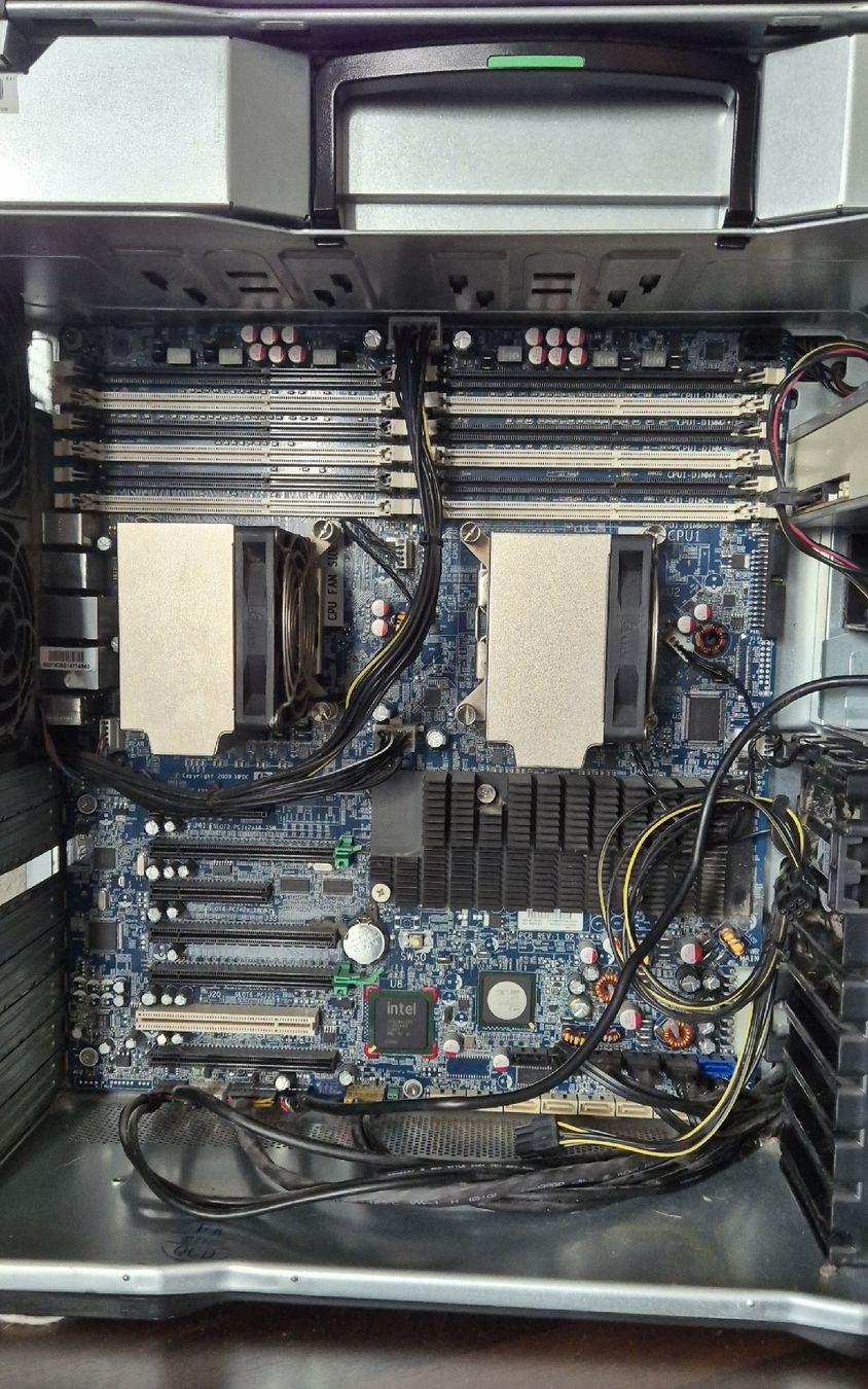 Hewlett Packard PC: HP WorkStation Z800 - base complète - bi-processeur – Difettoso da Neyruz FR venduto da RetroLab_ 1