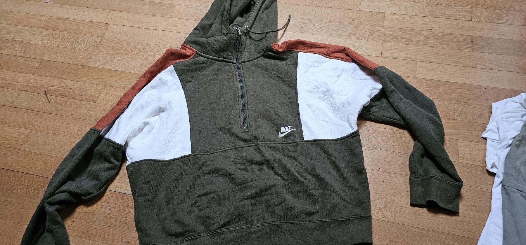 Nike Maglioni & Felpe: cooler NIKE Hoodie gr.L – Usato da Ferden venduto da jemyce 1