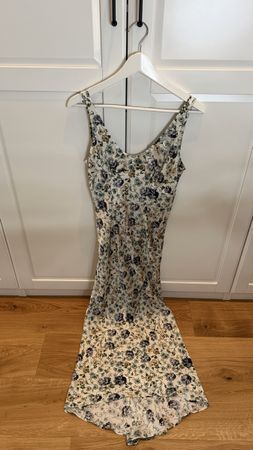 Zara Kleid Blumenmuster Grösse M wie neu