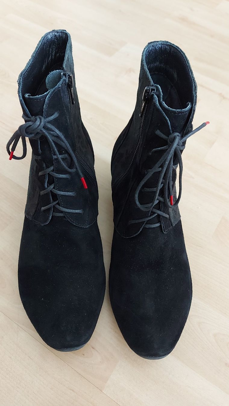 Think Scarpe da donna: Schicke Wildleder Stiefeletten THINK – Usato da Nebikon venduto da Draga25