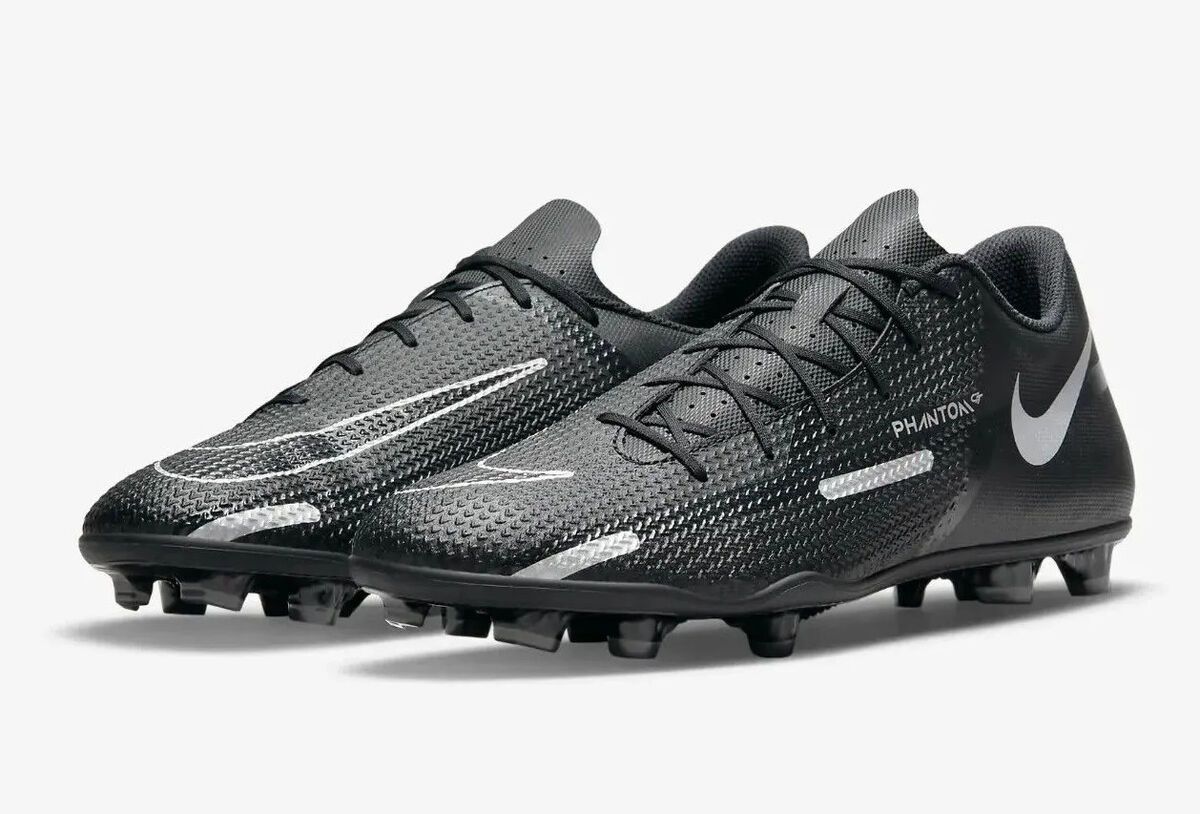 Nike Herrenschuhe: Nike Phantom GT2 Club FG/MG Gr. 44.5 – Neu und originalverpackt aus Spreitenbach von Opfikoner1