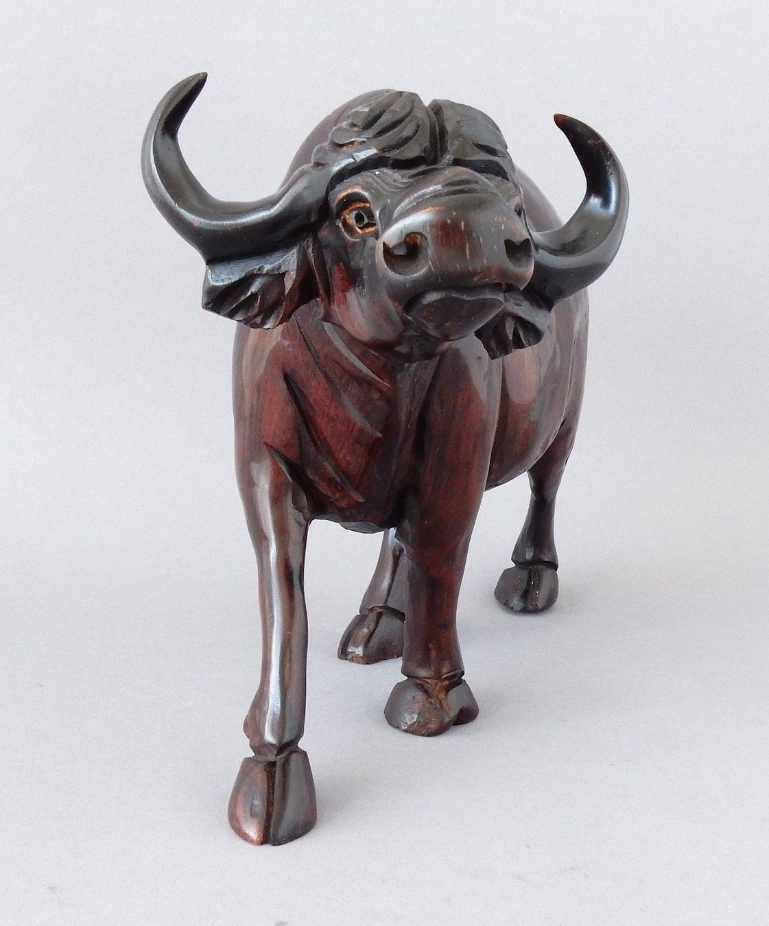 Statuette: Handgeschnitzter Büffel aus Ebenholz - 24.5cm – Usato da Alpnach Dorf venduto da Reloved24 2