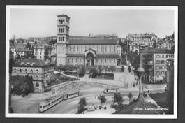 Zürich Liebfrauenkirche mit diversen Trams
