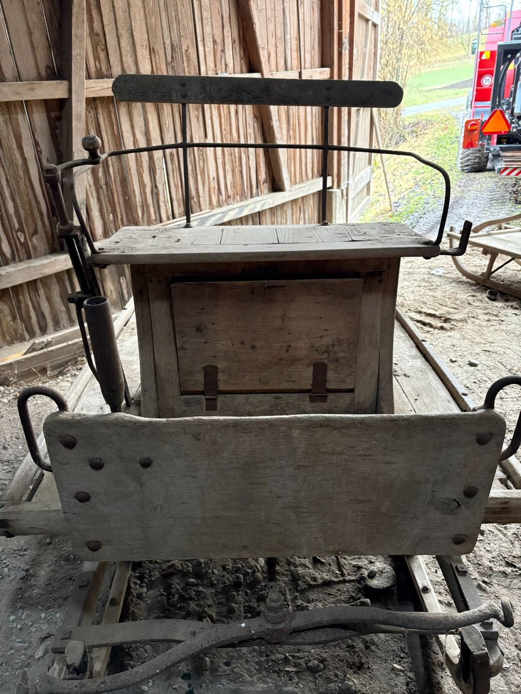 Slitta: Antiker Holzschlitten mit Bock – Usato da Mönchaltorf venduto da Tschibi 2