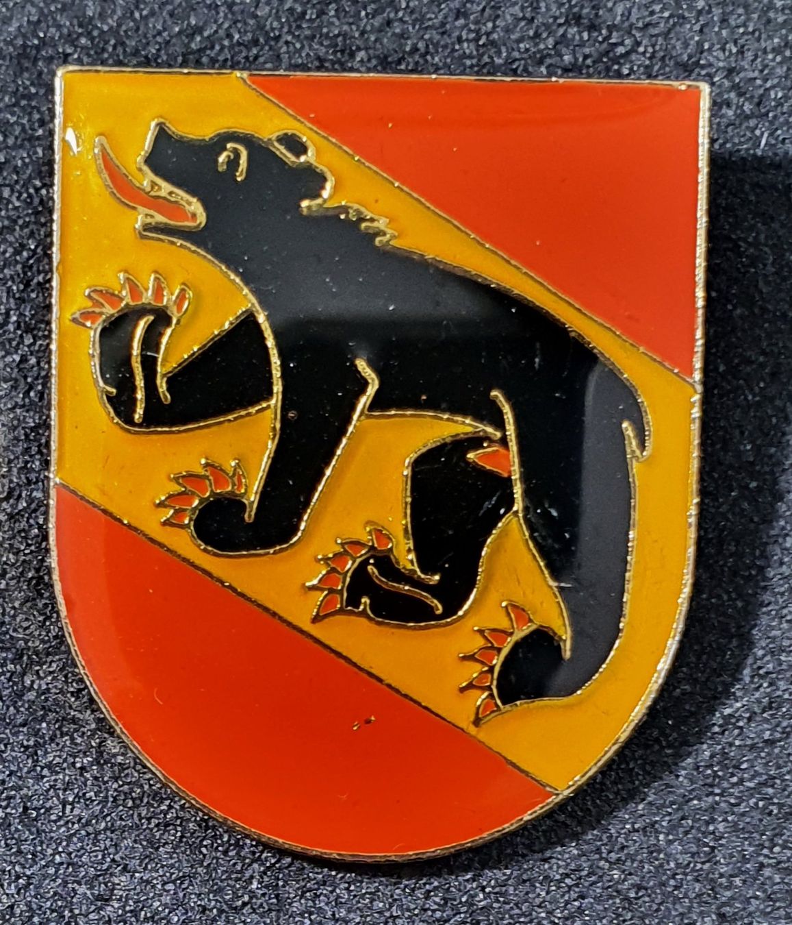Plaquettes & Badges: GG095 - Pin Kantonswappen Bern – D'occasion à Reinach BL par Boston-Verkauf
