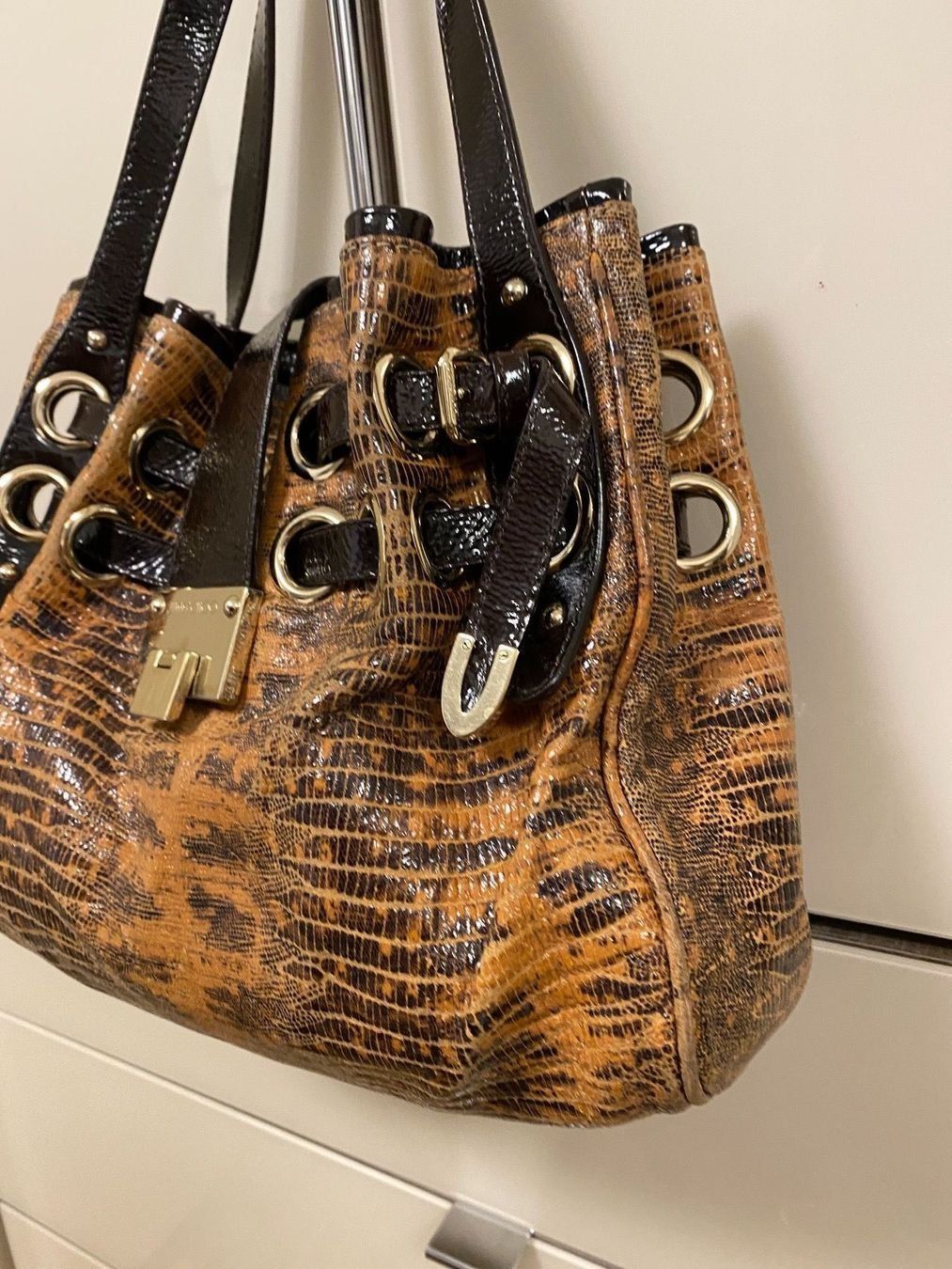 Jimmy Choo Borse da donna: Braune Jimmy Choo Lackledertasche mit Python Effekt – Usato da Taverne venduto da Monica80 2