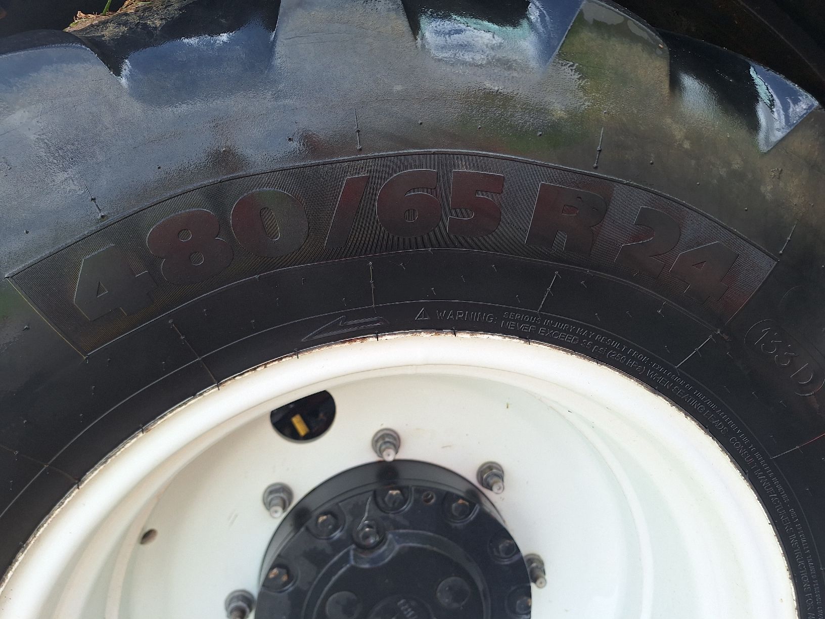 Trattori: Michelin 480/65 R24 Traktorreifen – Usato da Hildisrieden venduto da Aschenboedel 4