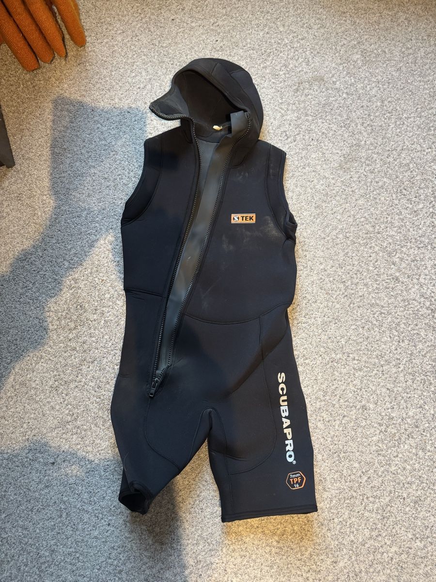 Scubapro Mute per immersioni: Scubapro 7mm TEK 2 Teiler  – Usato da Neuchatel venduto da Claudech 3