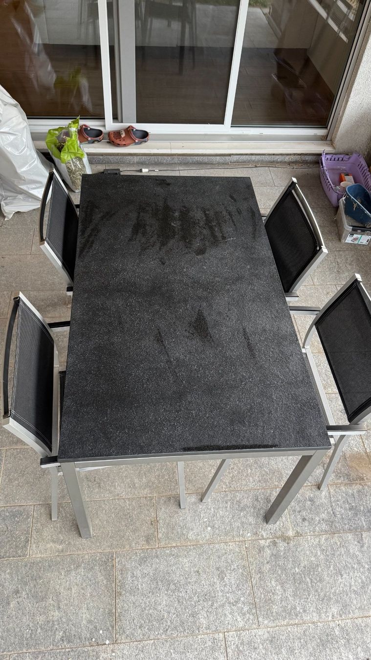 Tische: Hochwertiger Gartentisch mit Steinplatte und 4 Stühlen – Gebraucht aus Fislisbach von Vitodata6343 1