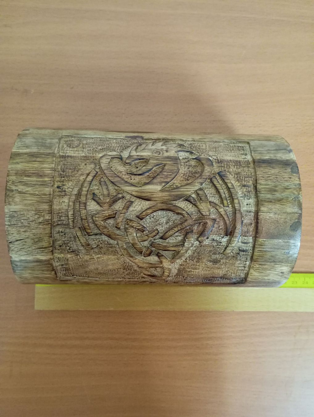 Cassapanche: Holzschatulle mit keltischem Muster  – Nuovo e nell'imballaggio originale da Winterthur venduto da pjuma01 1