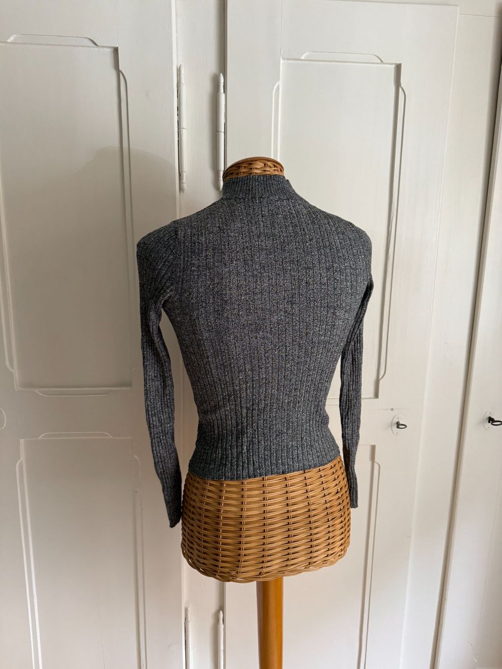 Bershka Maglioni & Felpe: BERSHKA - Feinstrick Pullover schwarz-weiss meliert XS – Usato da Zürich venduto da Diazaio 2