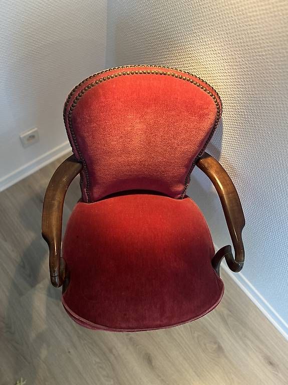 Poltrone: Fauteuil ancien en velours bordeaux.  – Usato da Genève venduto da Eric1823 1