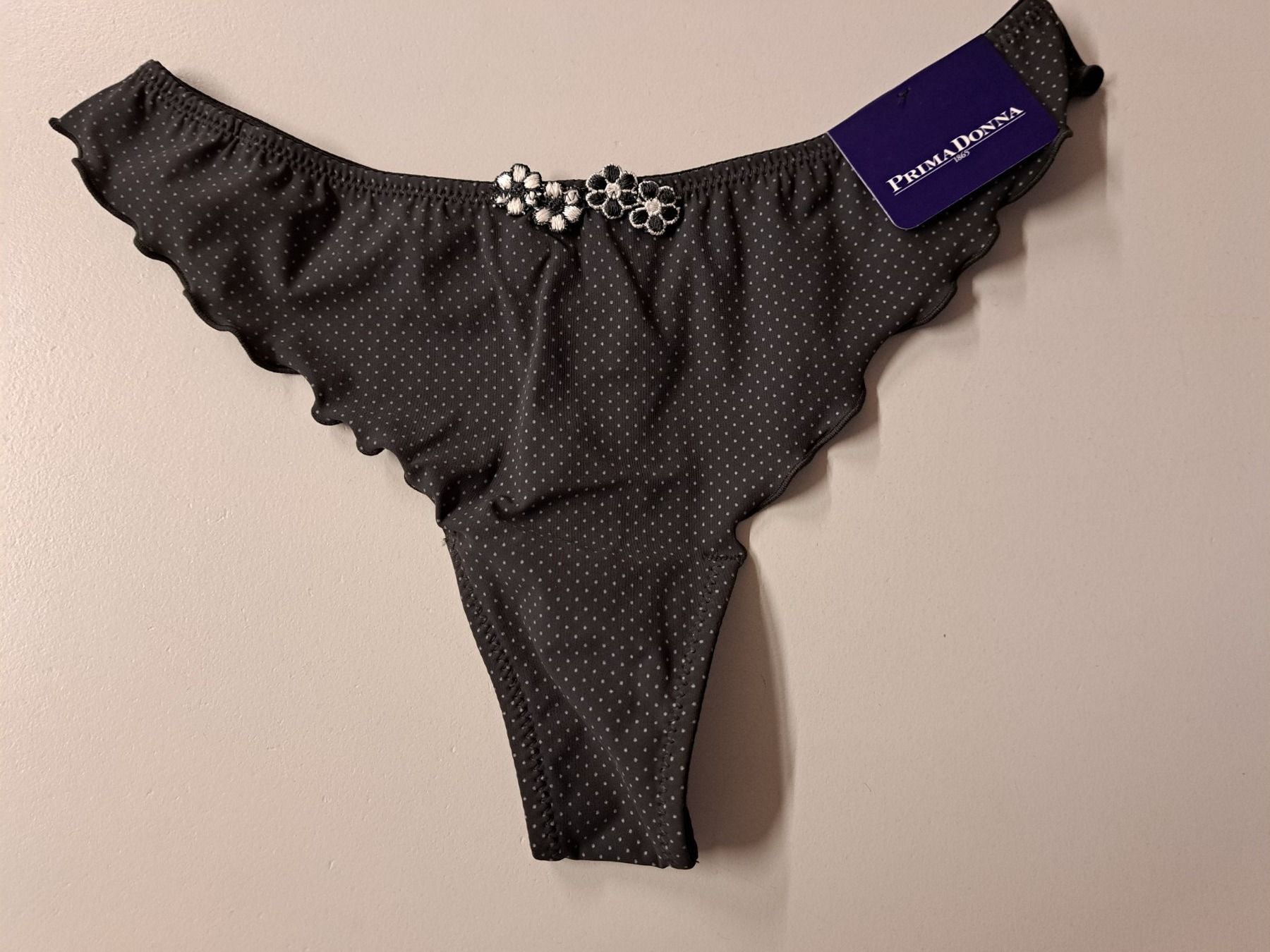 Autres dessous: String 38 Prima Donna – Neuf (Voir description) à Gams par inf_lj66