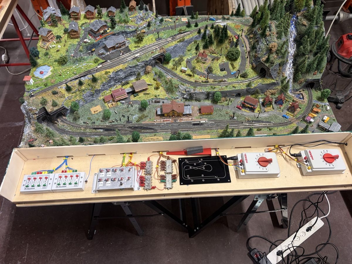 Märklin Modellini di ferrovie: Perfekte Spur Z Anlage – Usato da Wil SG venduto da steinlin07