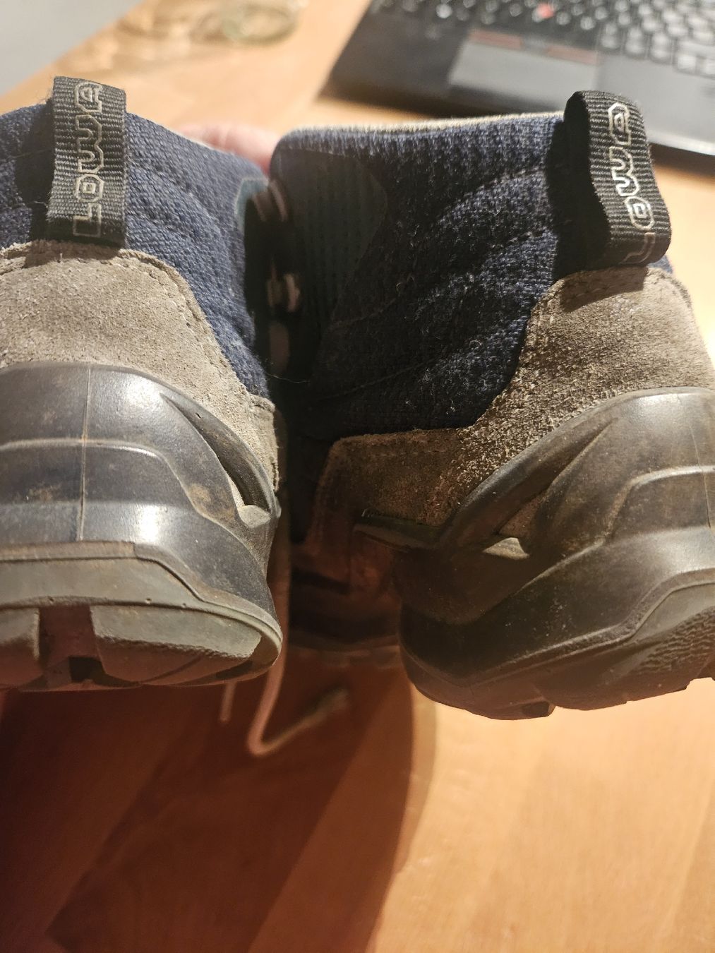 Lowa Scarpe per ragazzi: Kinder Wanderschuhe von Lowa, Grösse 33 – Usato da Spiez venduto da ann_y7bb 5