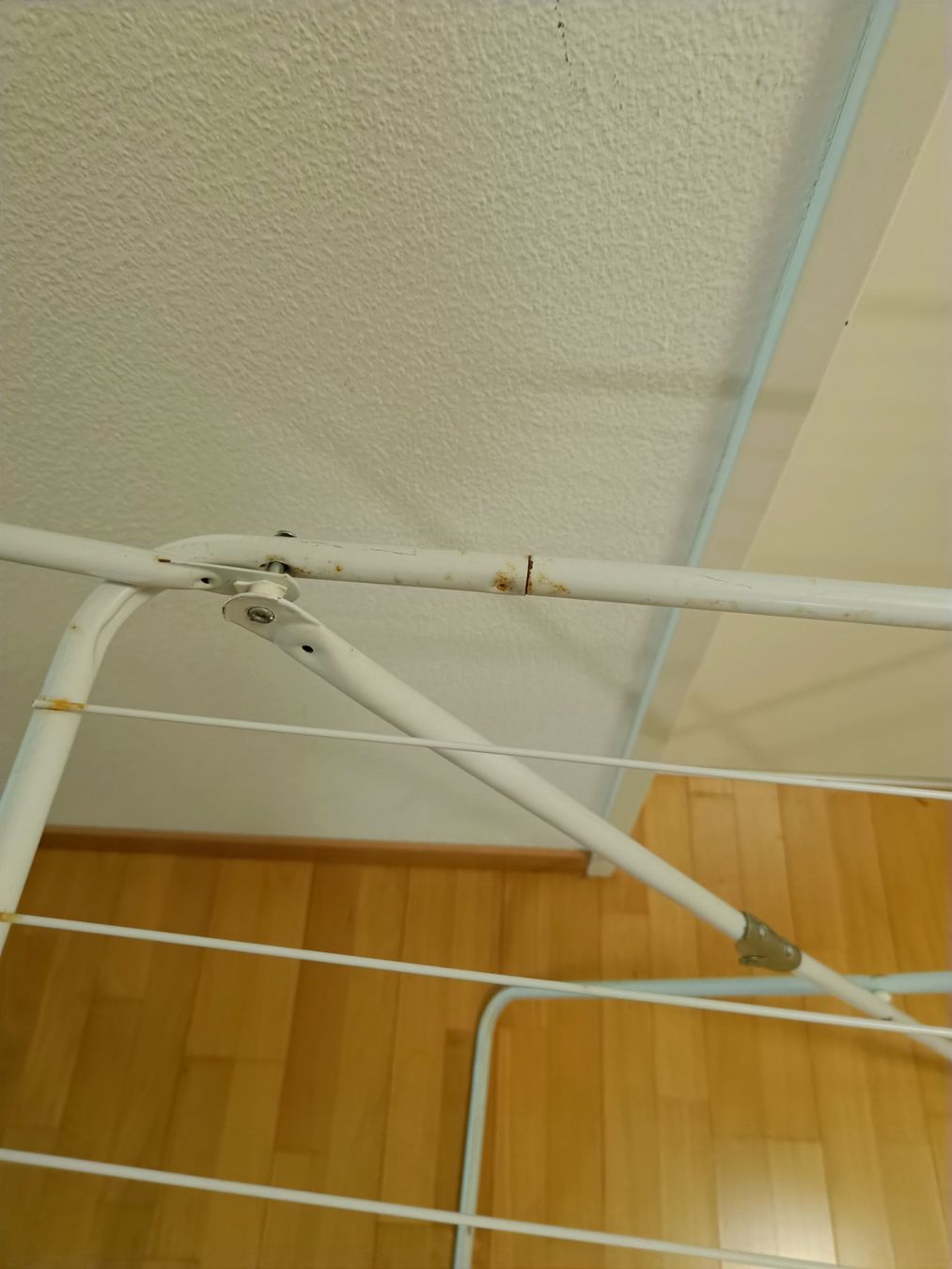 Séchoirs à linge: Alter Wäscheständer mit Roststellen – D'occasion à Zürich par Atelier.Second 4