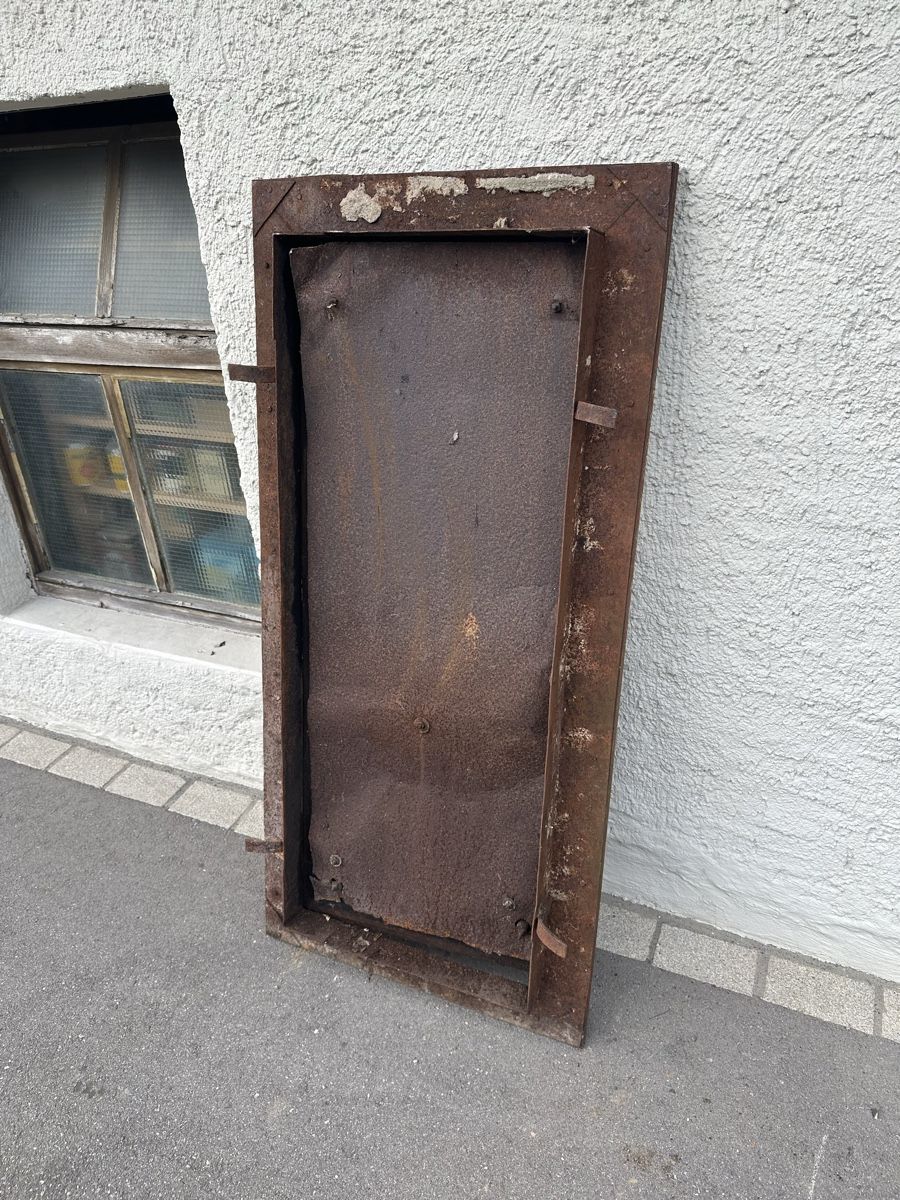 Porte: Metalltor Eisentüre Schranktüre – Usato da Villmergen venduto da Bezdupe 9