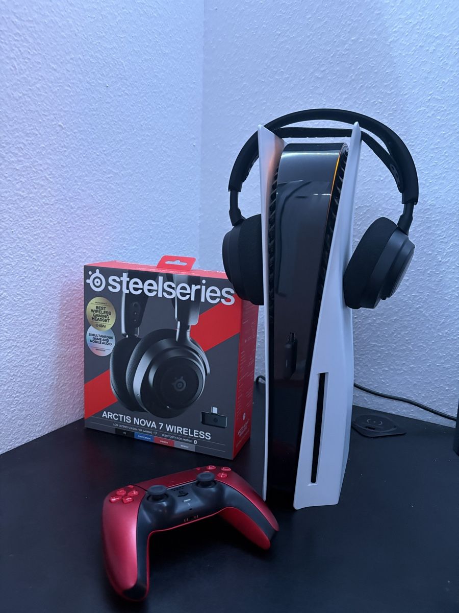 Sony Consoles: Ps5 Disc Version plus headset mit 2 Controller VK – D'occasion à Solothurn par Felix.45__
