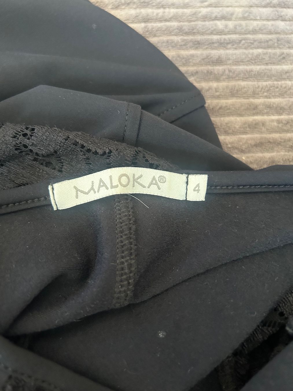 Robes: Maloka robe noire – D'occasion à Val-d'Illiez par Dombou 3