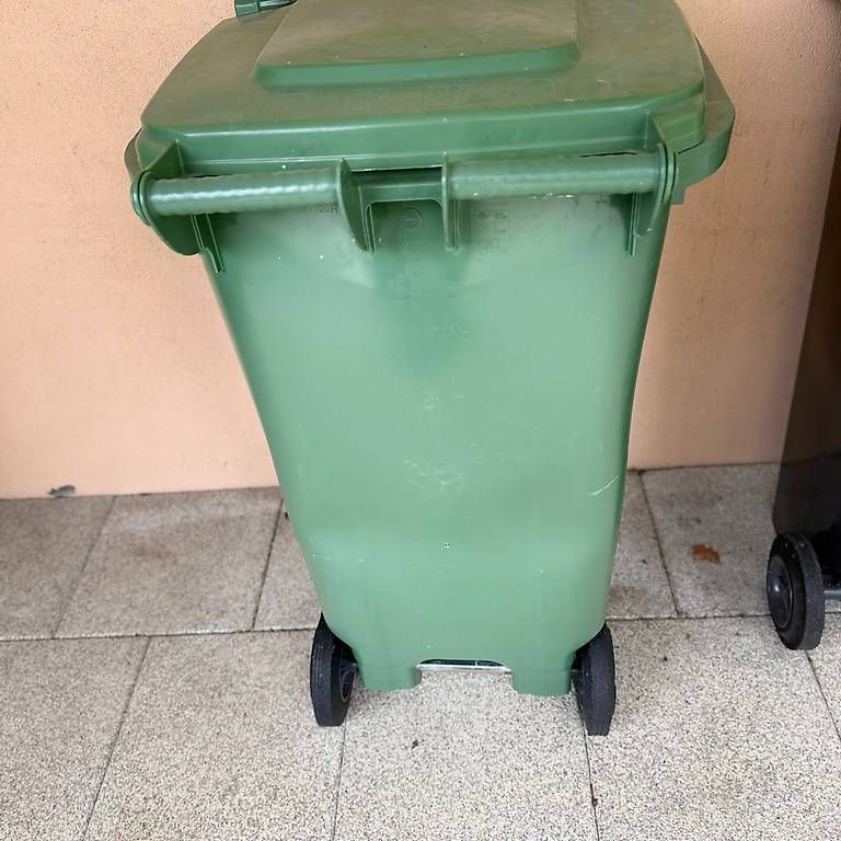 Autres articles bureau & commerces: SULO/Ochsner Kunststoffcontainer 240 Liter – D'occasion à Schaan par schaan2 4