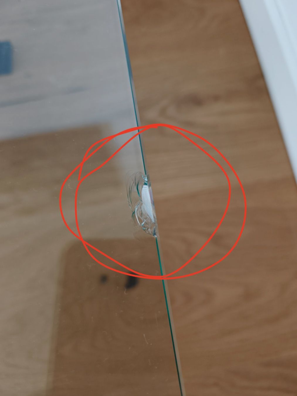 Tische: Glastisch mit vier Beinen – Gebraucht aus Adligenswil von ser_6mpq 4
