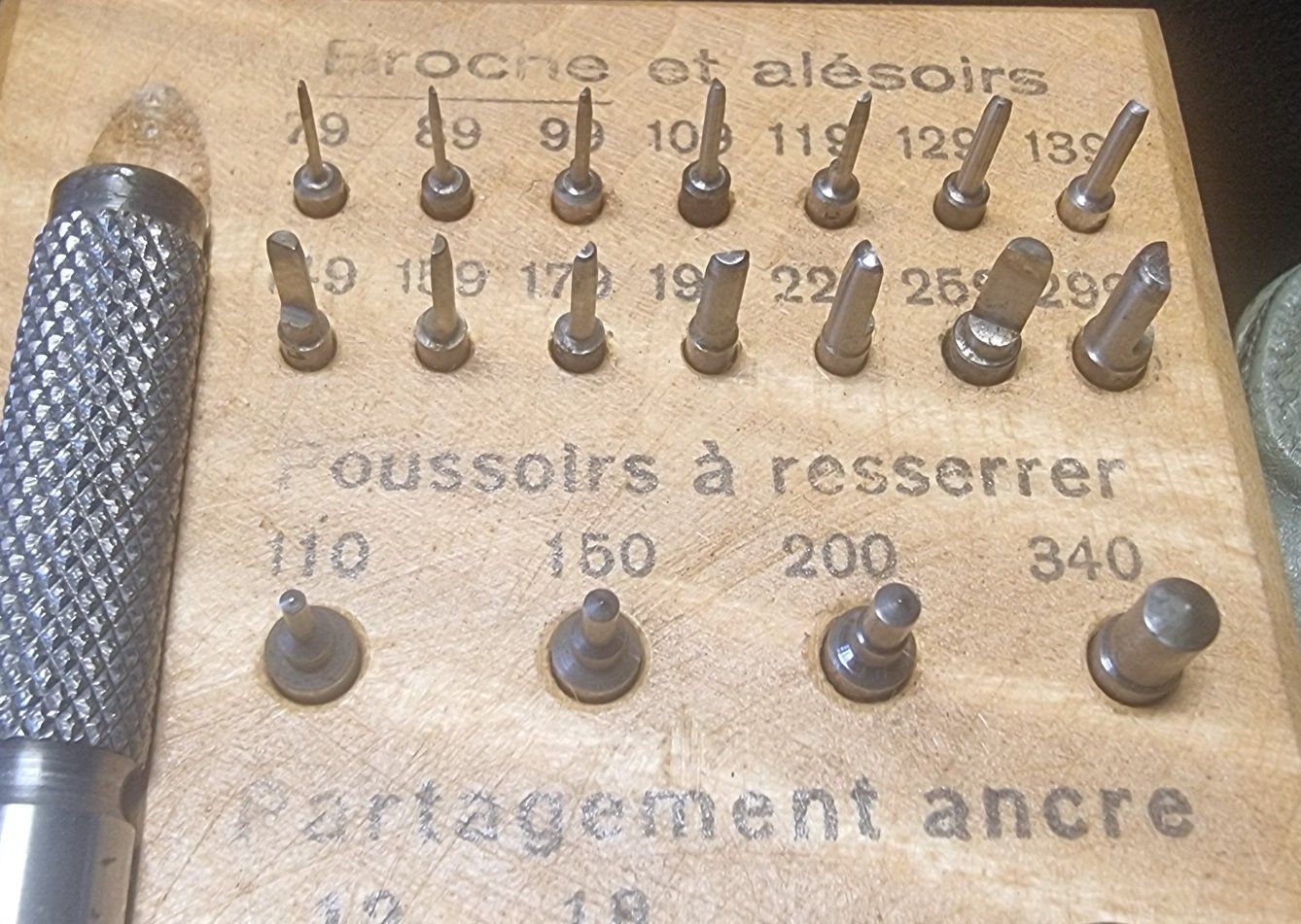 Tutti gli attrezzi: Steinpressapparat inkl. Reibahlen Chatons S.A. – Usato da Nidau venduto da chmh73 3