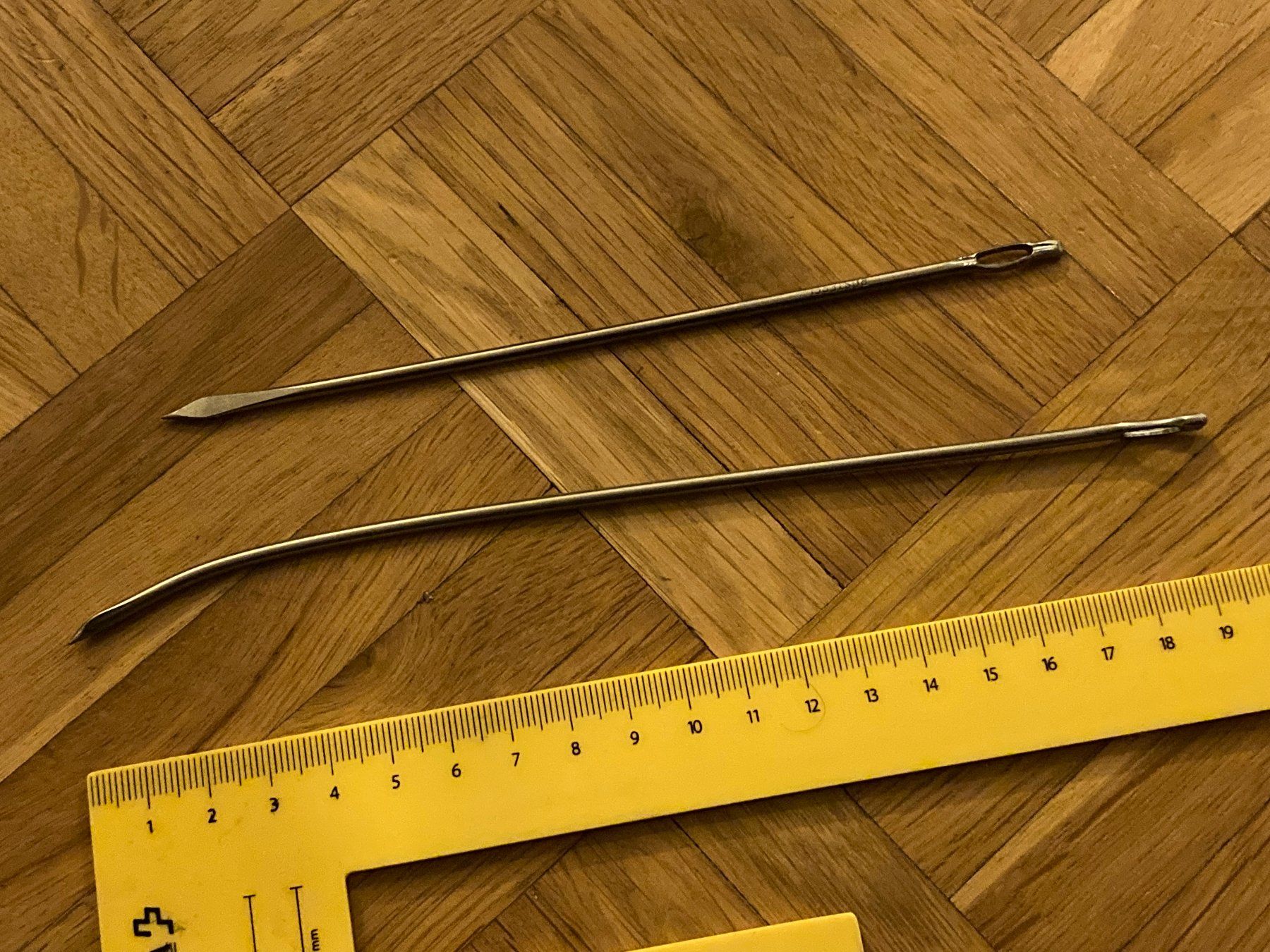 Cucine complete: 2 Stück / Spick- und Bindenadeln rostfrei / Küche – Usato da Baar venduto da sonnenschein076