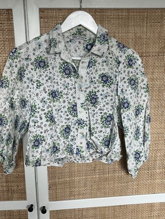 Zara Bluse mit Blumenmuster, Grösse XS, Top Zustand!