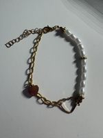 Elegantes Perlenarmband mit goldenen Akzenten & Herz