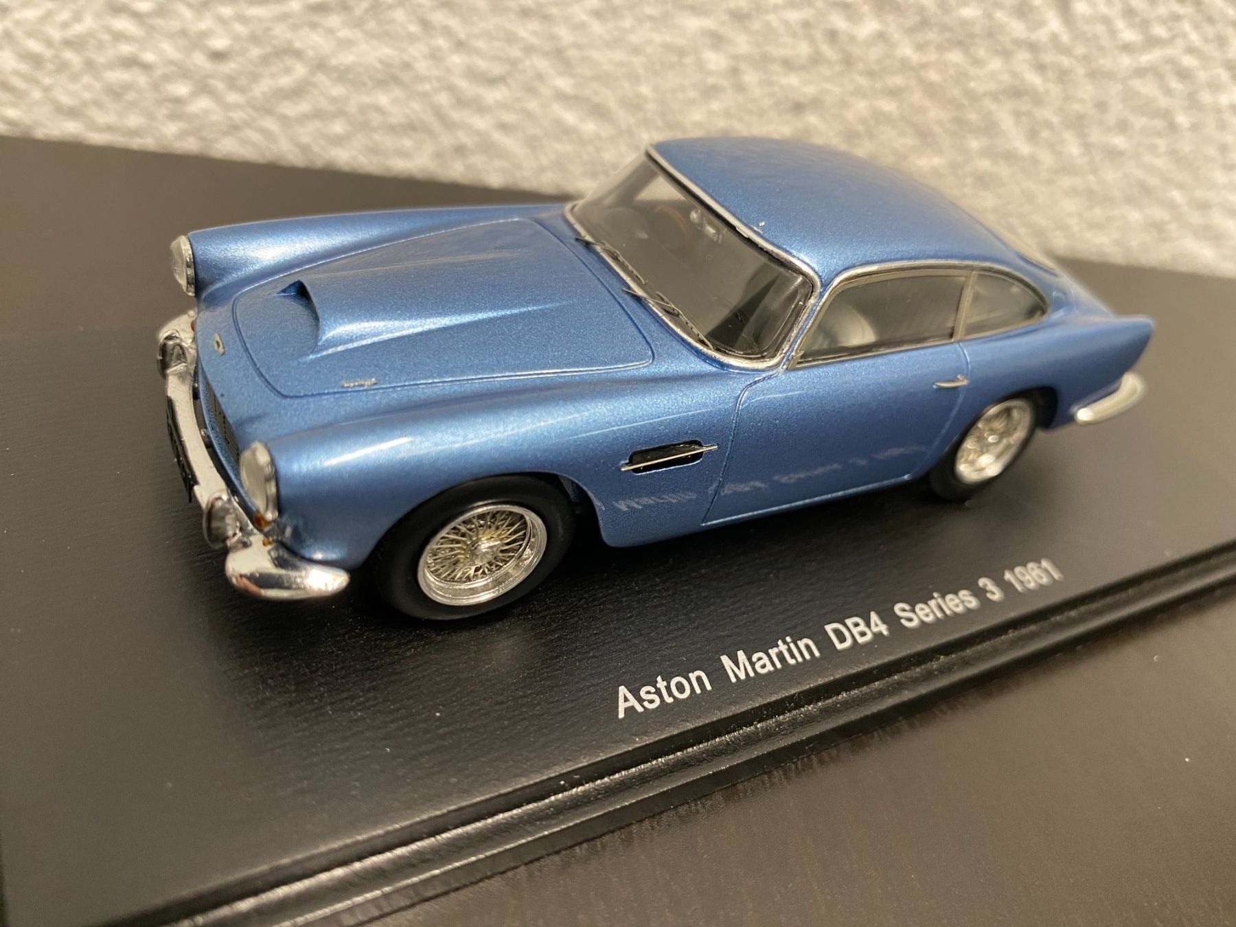 Spark Modellini d'auto: Aston Martin DB4 S3 - Spark 1:43 – Nuovo e nell'imballaggio originale da Niederhasli venduto da Yotanke50 1