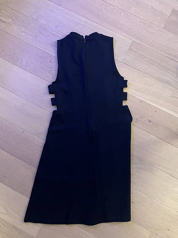 Vestiti: Even & Odd Kleid schwarz – Usato da Birsfelden venduto da Birsfelden_giveaway 1
