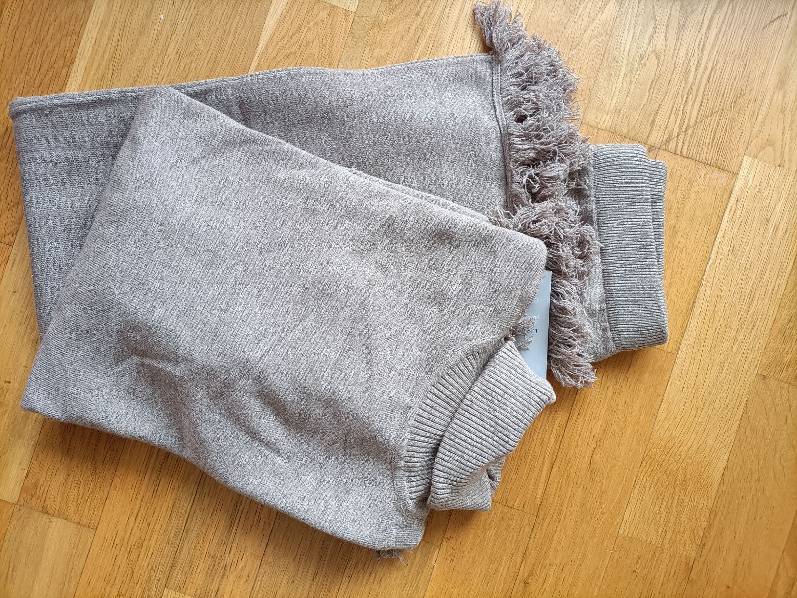 Lotti di vestiti: Ensemble pull et pantalon à franges, neuf avec étiquette – Nuovo e nell'imballaggio originale da La Chaux-de-Fonds venduto da Luxary.25cachmirepro 5